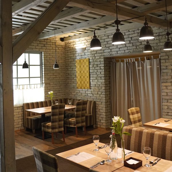 Nykščio namų restorano salė Anykščiuose