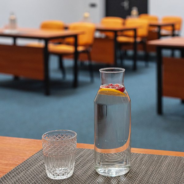 Konferencijų salės stalai renginiui